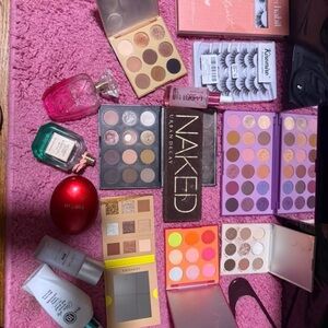 Urban Decay Naked Palette with Neutral and Smoky Shades